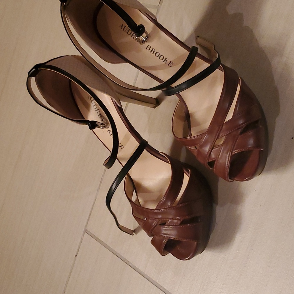 Tricolored heel sandals